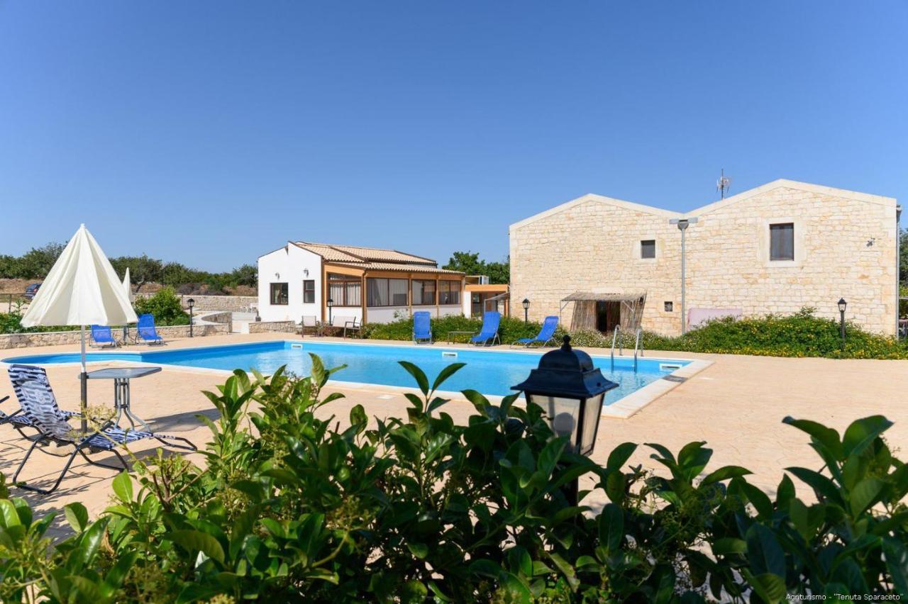 Agriturismo Tenuta Sparaceto Модика Экстерьер фото