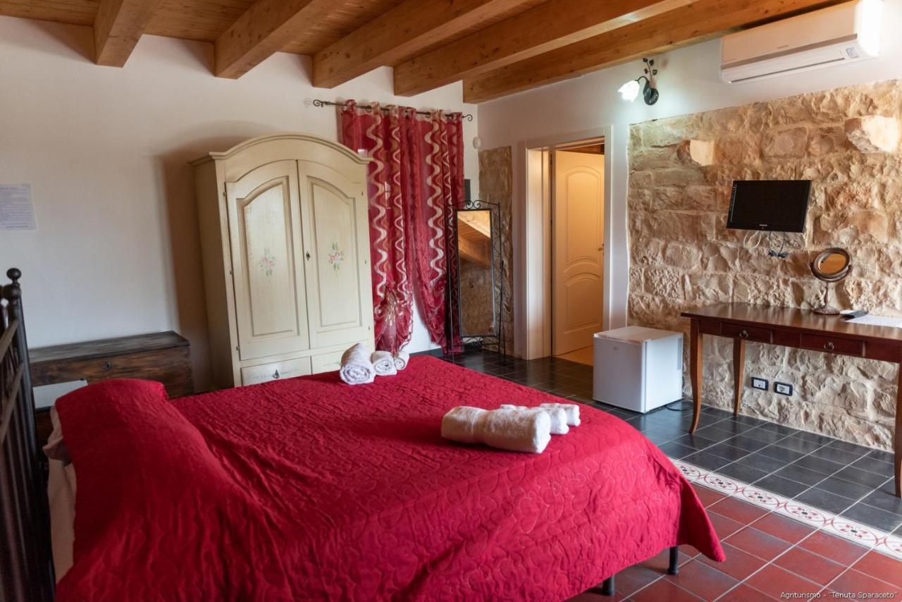 Agriturismo Tenuta Sparaceto Модика Экстерьер фото